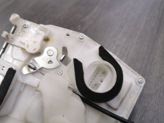 bontott SUZUKI SX4 Jobb hátsó Ajtózár