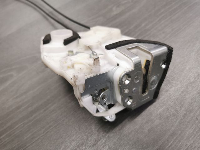 bontott SUZUKI SX4 Jobb hátsó Ajtózár