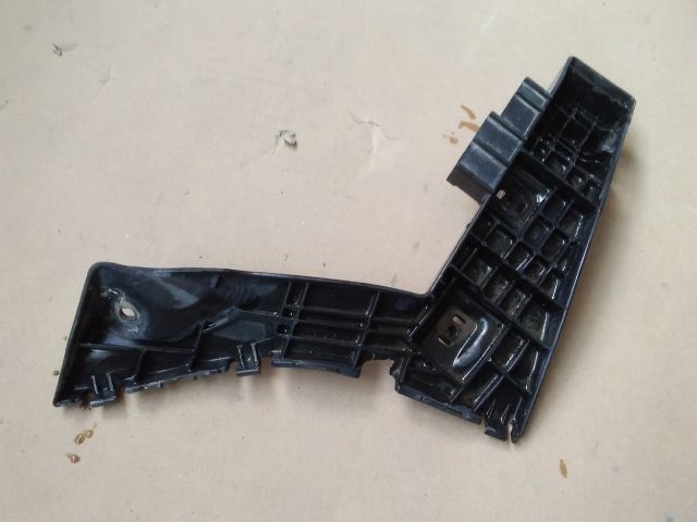 bontott SUZUKI SX4 Jobb hátsó Lökhárító Tartó (Műanyag)