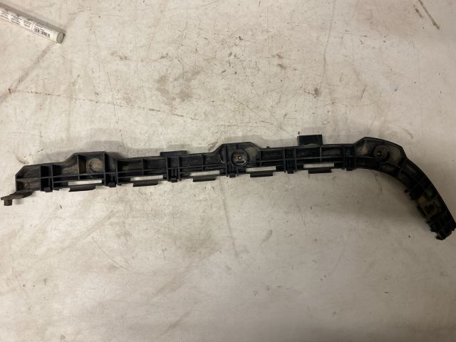 bontott SUZUKI SX4 Jobb hátsó Lökhárító Tartó (Műanyag)