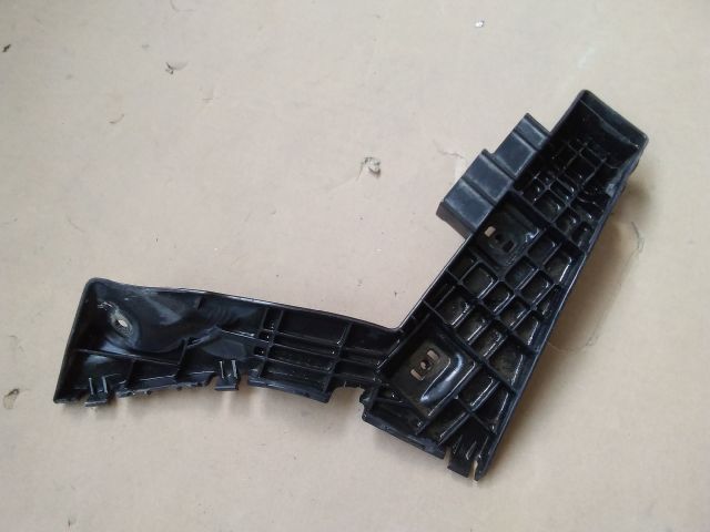 bontott SUZUKI SX4 Jobb hátsó Lökhárító Tartó (Műanyag)