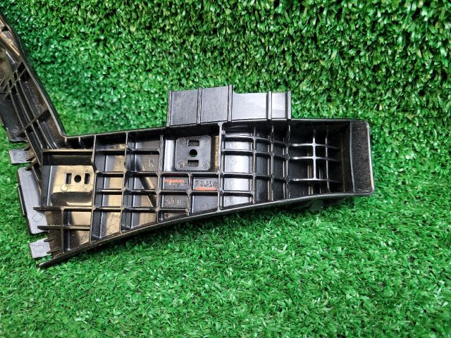 bontott SUZUKI SX4 Jobb hátsó Oldal Lökhárító Tartó (Műanyag)