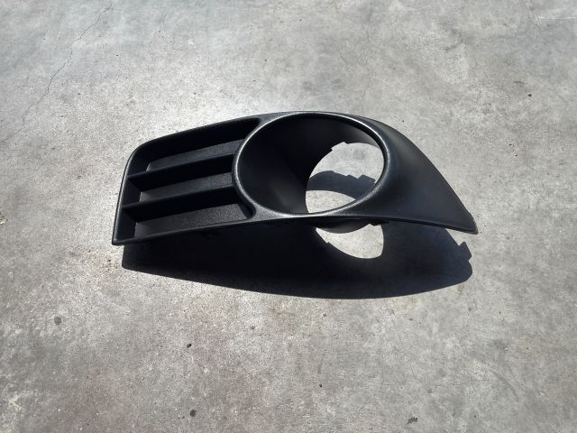 bontott SUZUKI SX4 Jobb Ködlámpa Rács