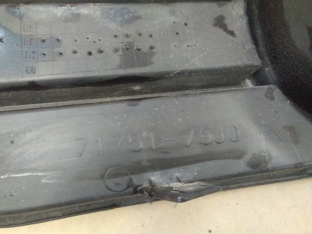 bontott SUZUKI SX4 Jobb Ködlámpa Rács