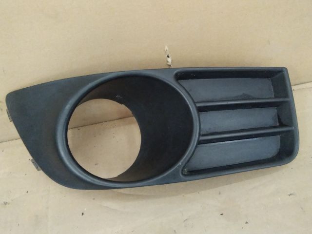 bontott SUZUKI SX4 Jobb Ködlámpa Rács