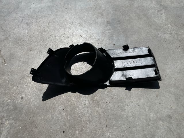 bontott SUZUKI SX4 Jobb Ködlámpa Rács