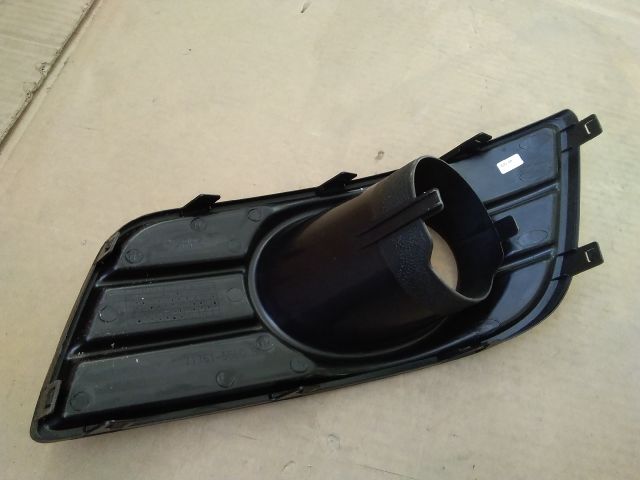 bontott SUZUKI SX4 Jobb Ködlámpa Rács