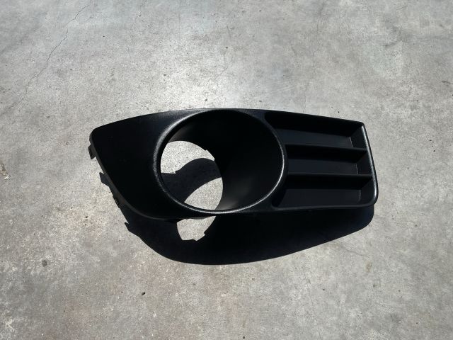 bontott SUZUKI SX4 Jobb Ködlámpa Rács