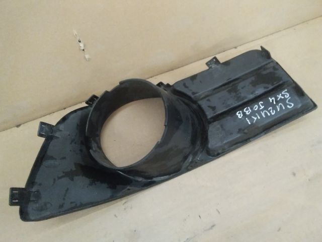 bontott SUZUKI SX4 Jobb Ködlámpa Rács