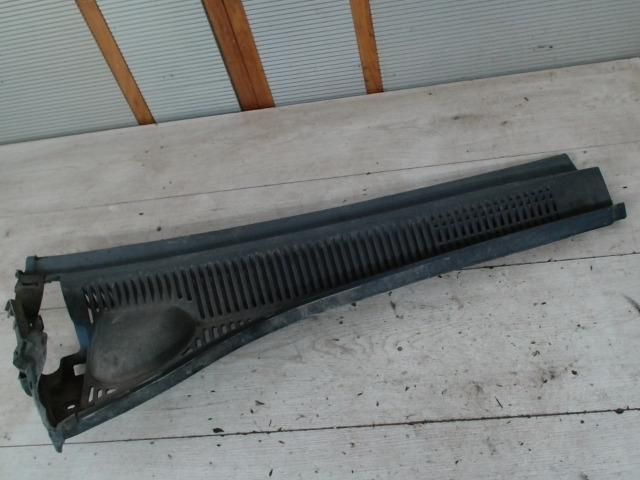 bontott SUZUKI SX4 Jobb Levélrács Záróvég