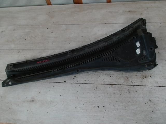 bontott SUZUKI SX4 Jobb Levélrács Záróvég