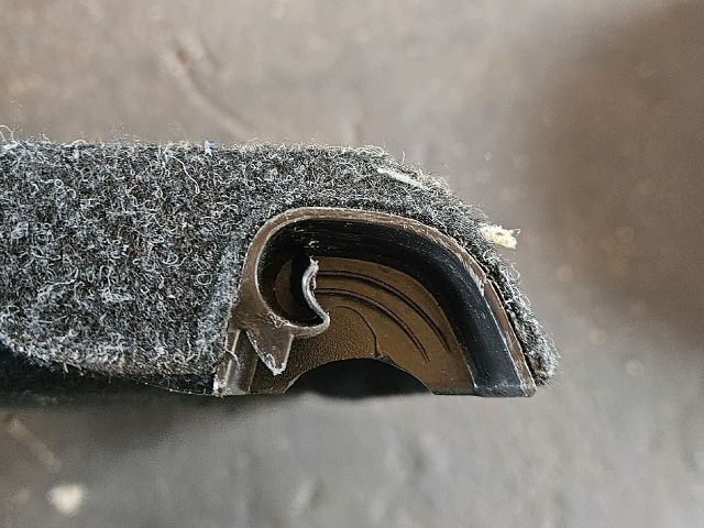 bontott SUZUKI SX4 Kalaptartó