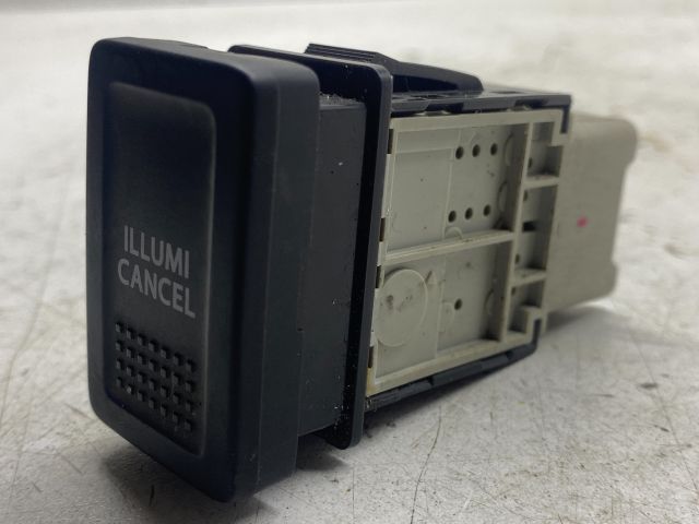 bontott SUZUKI SX4 Kapcsoló (Magában)