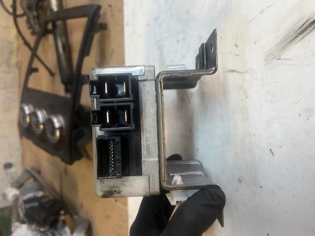 bontott SUZUKI SX4 Kormányoszlop Vezérlő