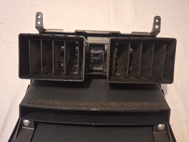 bontott SUZUKI SX4 Középső Szellőző