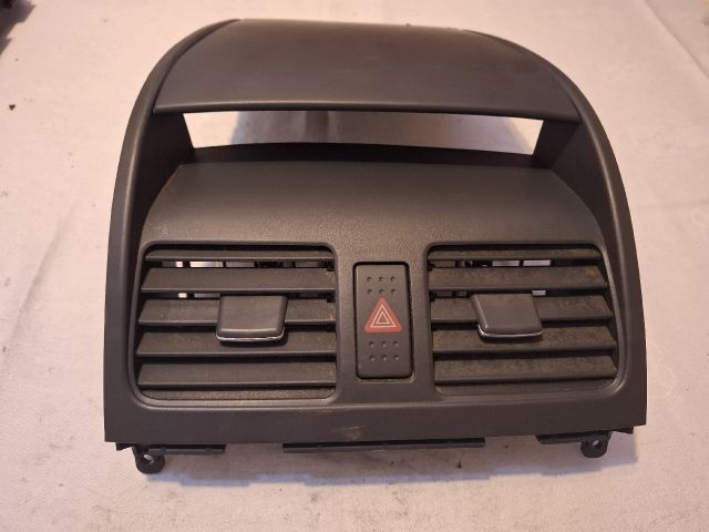 bontott SUZUKI SX4 Középső Szellőző