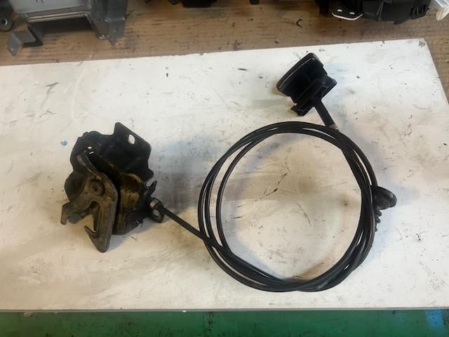 bontott SUZUKI SX4 Motorháztető Zárszerkezet