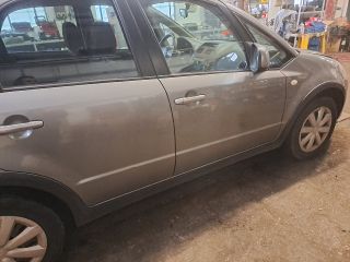 bontott SUZUKI SX4 Motorháztető Zsanér Pár