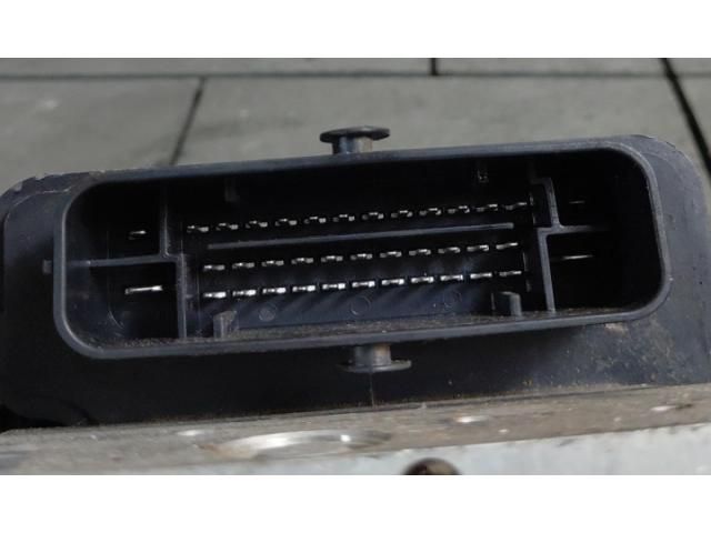 bontott SUZUKI SX4 S-Cross ABS Kocka