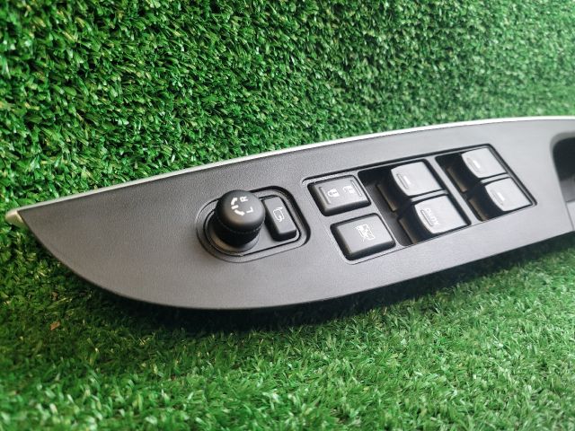 bontott SUZUKI SX4 S-Cross Bal első Ablakemelő Kapcsoló