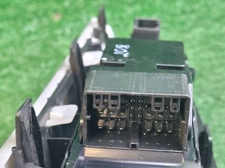 bontott SUZUKI SX4 S-Cross Bal első Ablakemelő Kapcsoló