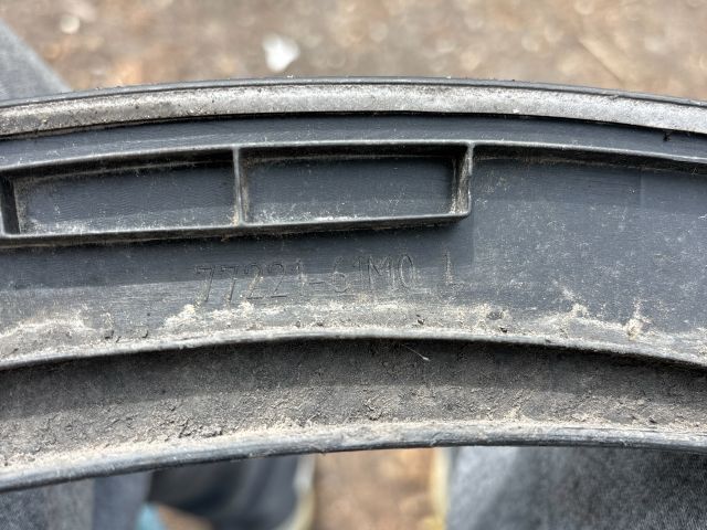 bontott SUZUKI SX4 S-Cross Bal első Sárvédő Díszléc