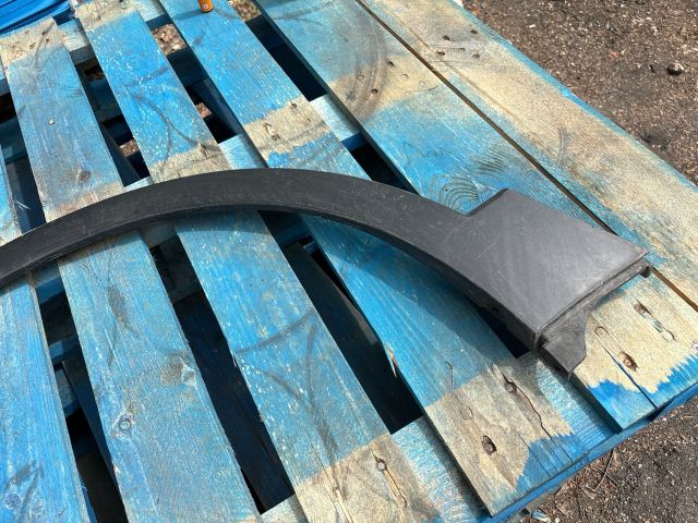 bontott SUZUKI SX4 S-Cross Bal első Sárvédő Díszléc