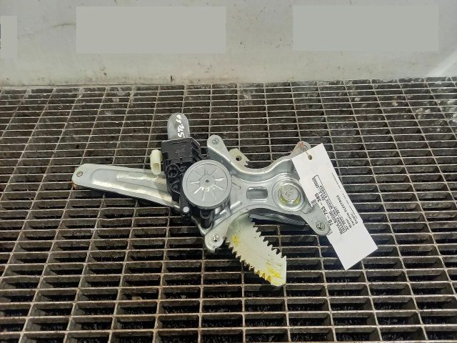 bontott SUZUKI SX4 S-Cross Bal hátsó Ablakemelő Szerkezet (Elektromos)