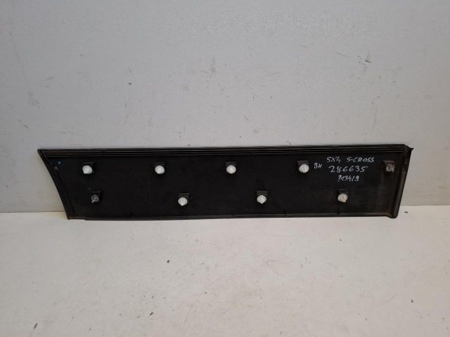 bontott SUZUKI SX4 S-Cross Bal hátsó Ajtó Díszléc