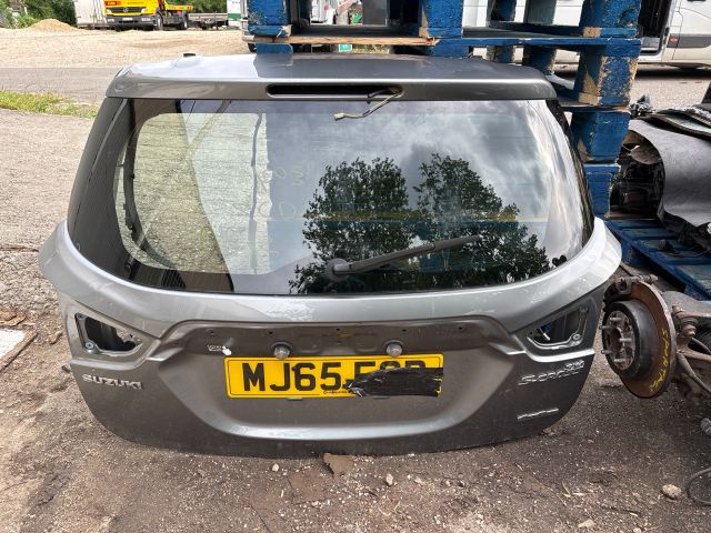 bontott SUZUKI SX4 S-Cross Csomagtérajtó (Részeivel)