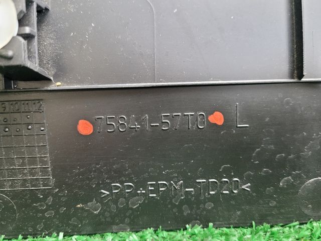 bontott SUZUKI SX4 S-Cross II Bal Alsó Műszerfal Burkolat