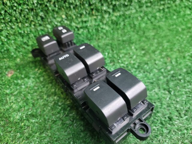 bontott SUZUKI SX4 S-Cross II Bal első Ablakemelő Kapcsoló