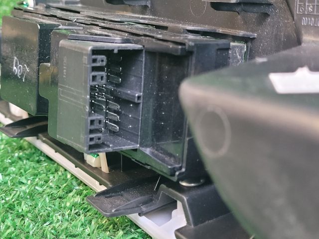 bontott SUZUKI SX4 S-Cross II Bal első Ablakemelő Kapcsoló