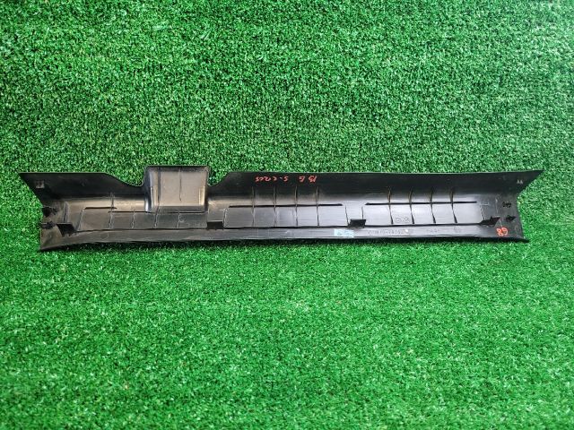 bontott SUZUKI SX4 S-Cross II Bal első Belső Küszöb Burkolat