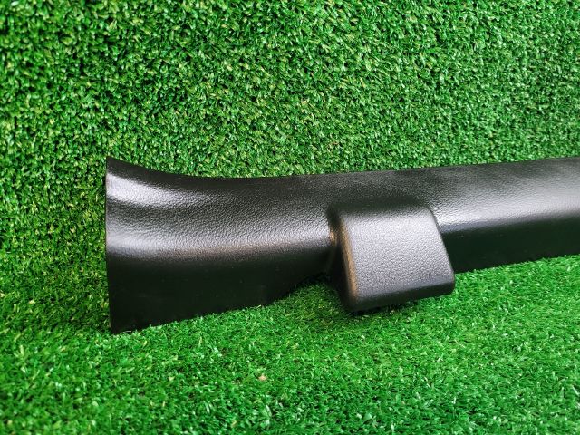 bontott SUZUKI SX4 S-Cross II Bal első Belső Küszöb Burkolat