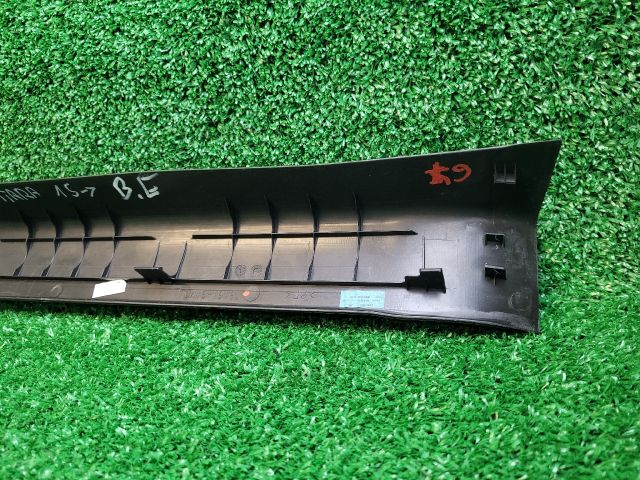 bontott SUZUKI SX4 S-Cross II Bal első Belső Küszöb Burkolat