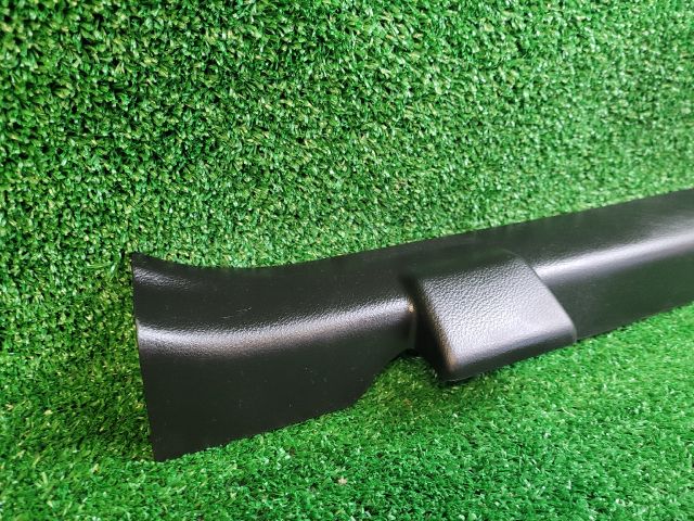 bontott SUZUKI SX4 S-Cross II Bal első Belső Küszöb Burkolat