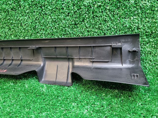 bontott SUZUKI SX4 S-Cross II Bal első Belső Küszöb Burkolat