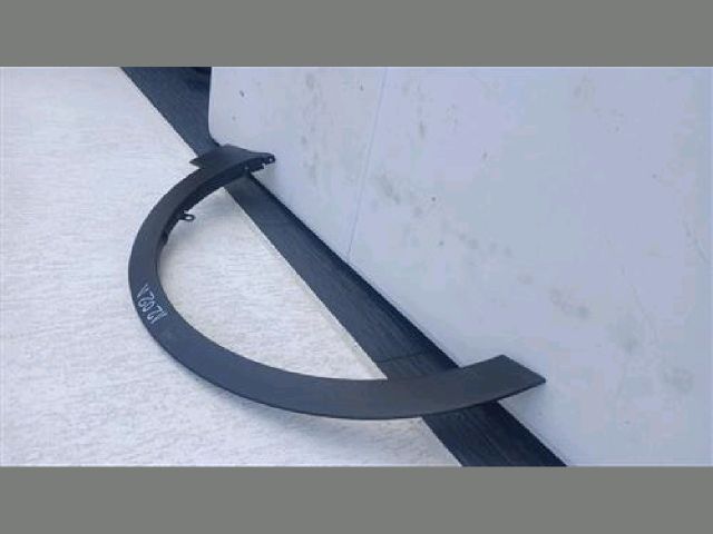 bontott SUZUKI SX4 S-Cross II Bal első Sárvédő Díszléc