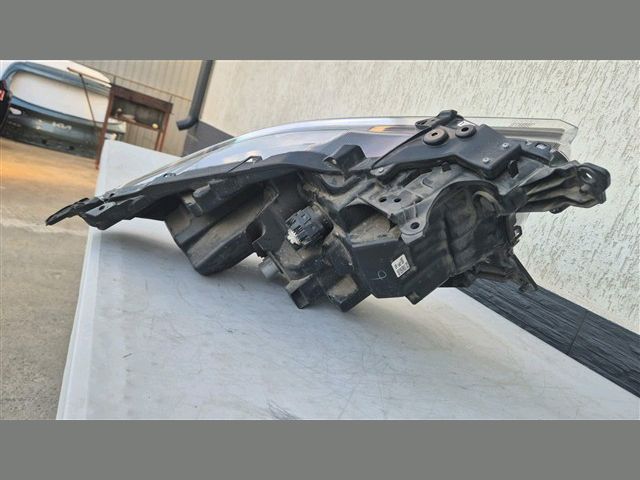 bontott SUZUKI SX4 S-Cross II Bal Fényszóró