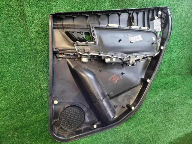 bontott SUZUKI SX4 S-Cross II Bal hátsó Ajtó Kárpit