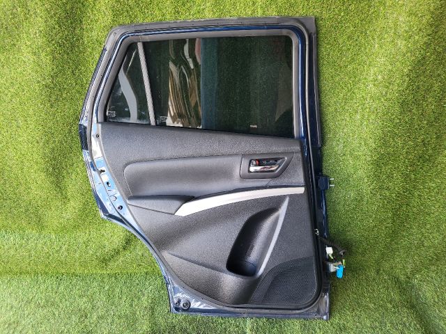 bontott SUZUKI SX4 S-Cross II Bal hátsó Ajtó (Részeivel)