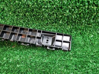 bontott SUZUKI SX4 S-Cross II Bal hátsó Oldal Lökhárító Tartó (Műanyag)