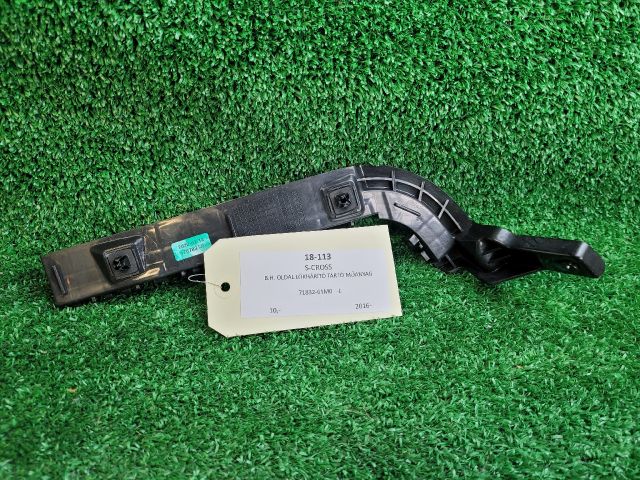 bontott SUZUKI SX4 S-Cross II Bal hátsó Oldal Lökhárító Tartó (Műanyag)