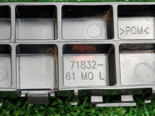 bontott SUZUKI SX4 S-Cross II Bal hátsó Oldal Lökhárító Tartó (Műanyag)