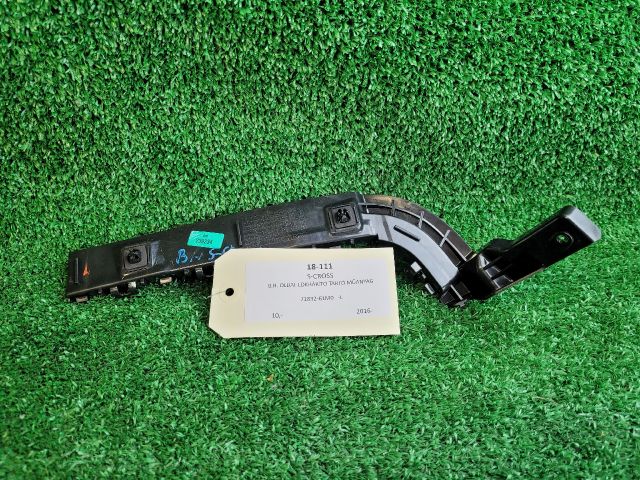 bontott SUZUKI SX4 S-Cross II Bal hátsó Oldal Lökhárító Tartó (Műanyag)