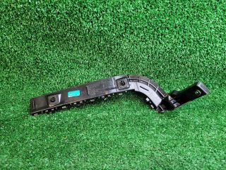 bontott SUZUKI SX4 S-Cross II Bal hátsó Oldal Lökhárító Tartó (Műanyag)