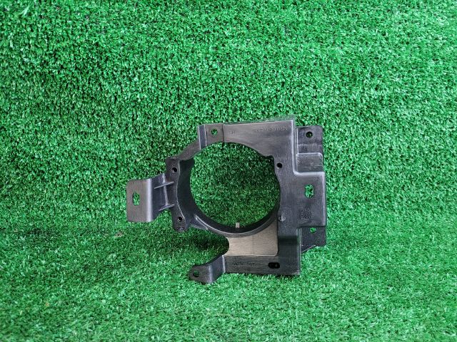 bontott SUZUKI SX4 S-Cross II Bal Ködfényszóró Tartó