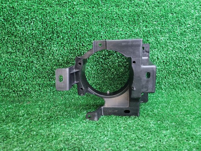 bontott SUZUKI SX4 S-Cross II Bal Ködfényszóró Tartó