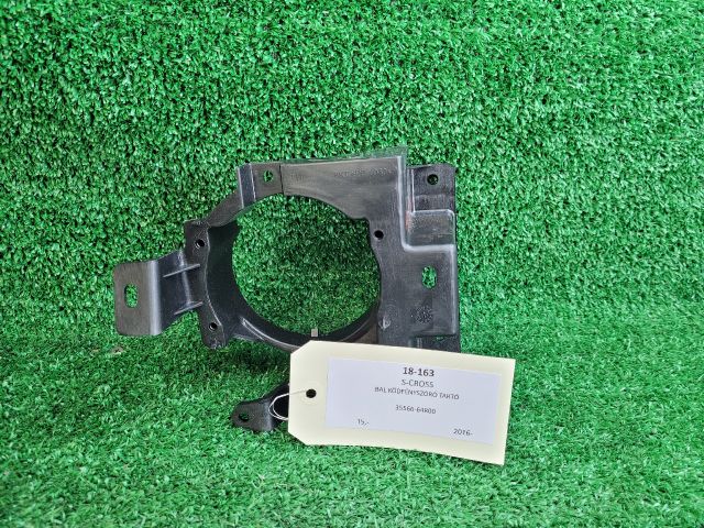 bontott SUZUKI SX4 S-Cross II Bal Ködfényszóró Tartó